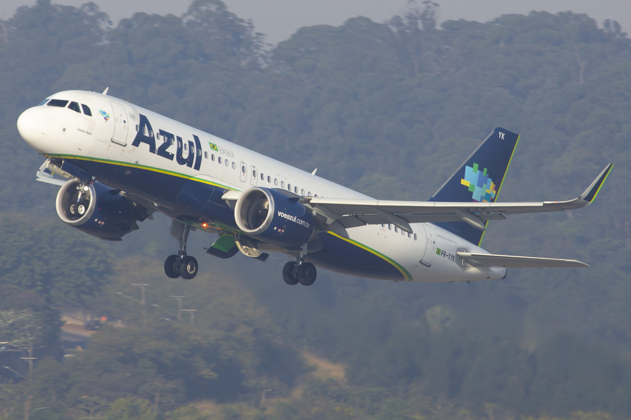 Azul lança voos extras para o Nordeste na alta temporada