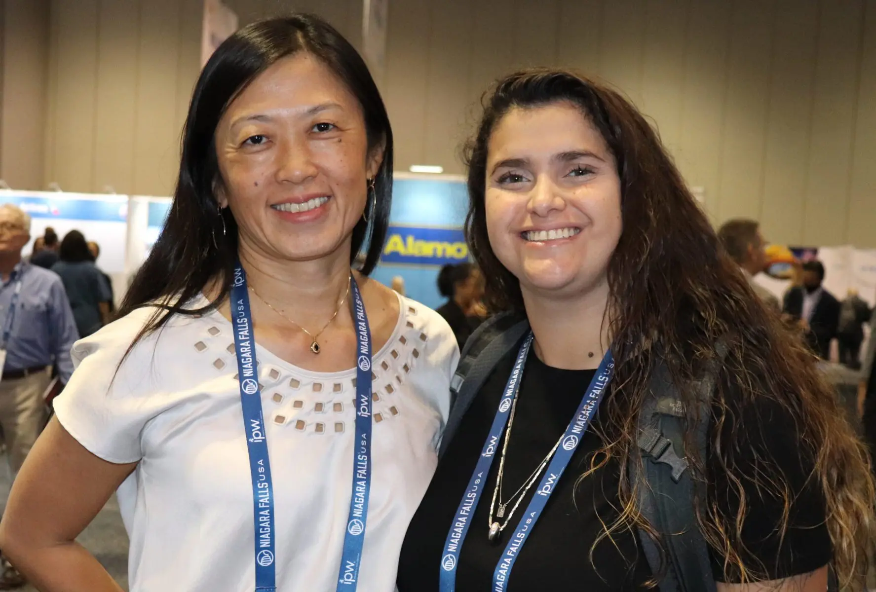 cristina-yoshida-e-giulliana-mesquita-azul-viagens-scaled