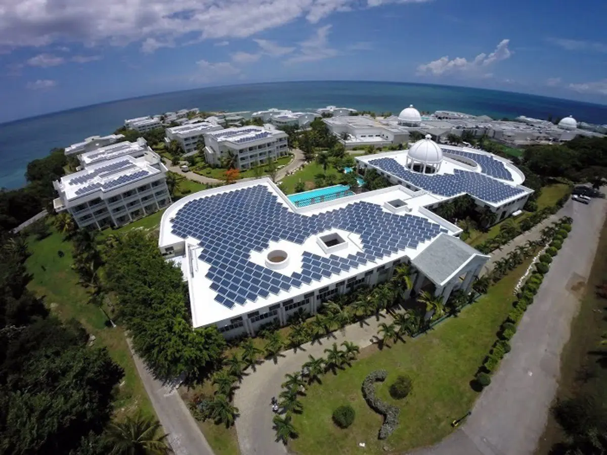 grand-palladium-jamaica-resort-spa-y-grand-palladium-lady-hamilton-resort-spa