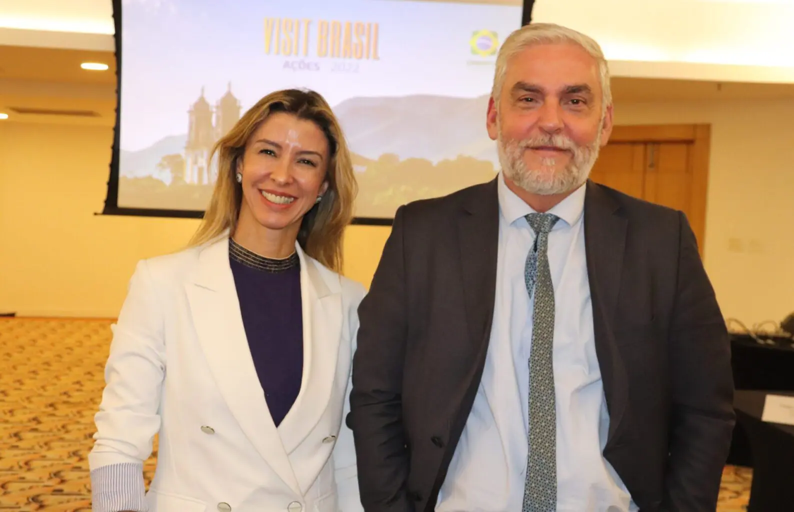 karisa-nogueira-diretora-de-marketing-inteligencia-e-comunicacao-e-silvio-nascimento-presidente-da-embratur-scaled