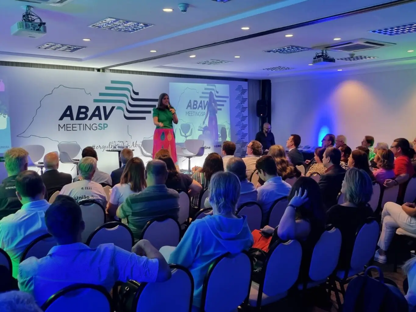 palestra-de-uliana-ferreira-abriu-o-primeiro-dia-do-abav-meetingsp