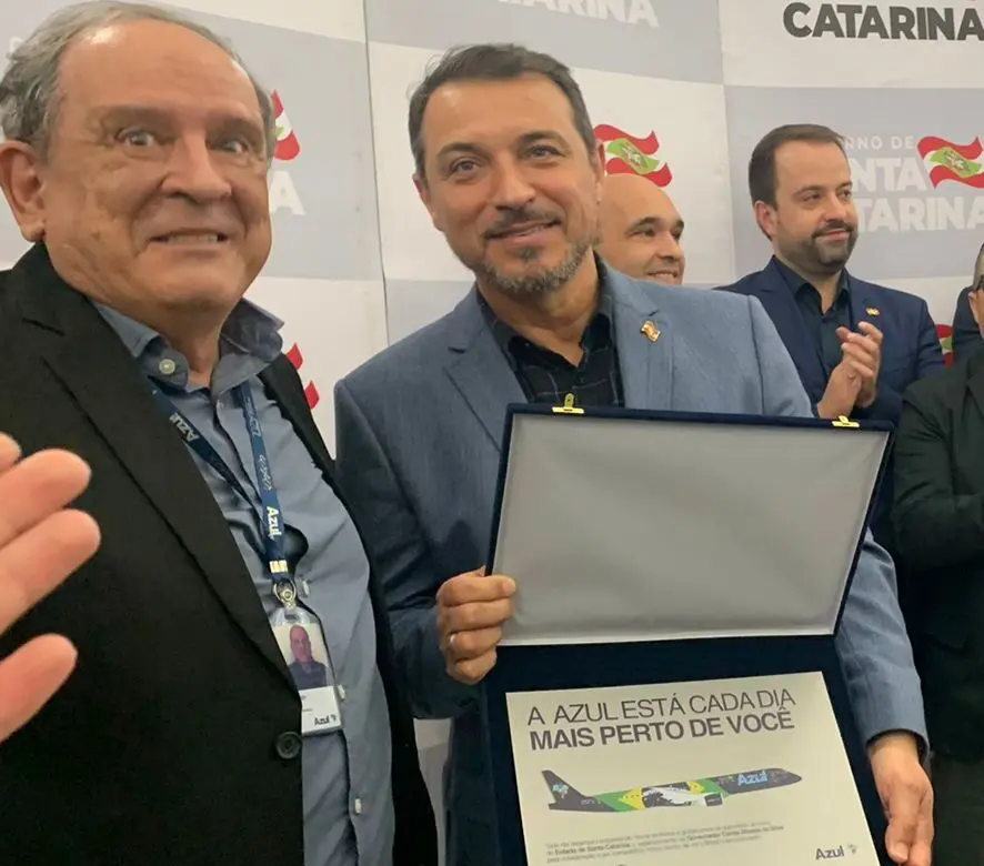 ronaldo-veras-assessor-especial-da-presidencia-da-azul-e-o-governador-de-santa-catarina-carlos-moises
