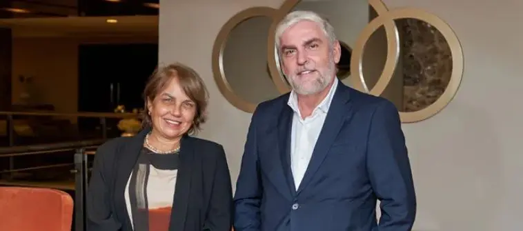 silvio-nascimento-presidente-da-embratur-e-maria-dolores-penna-ministra-conselheira