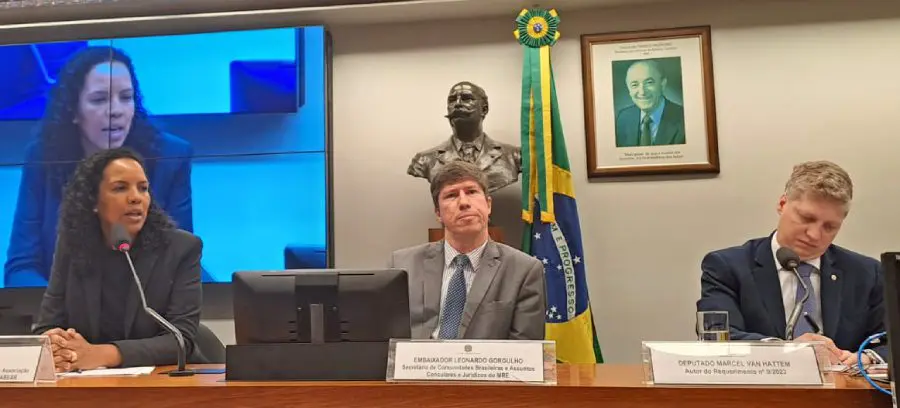 Jurema Monteiro (Abear), Leonardo Luis Fernandes (Min. das Relações Exteriores) e o deputado federal Marcel van Hattem (Novo/RS). Foto: Reprodução/Abear