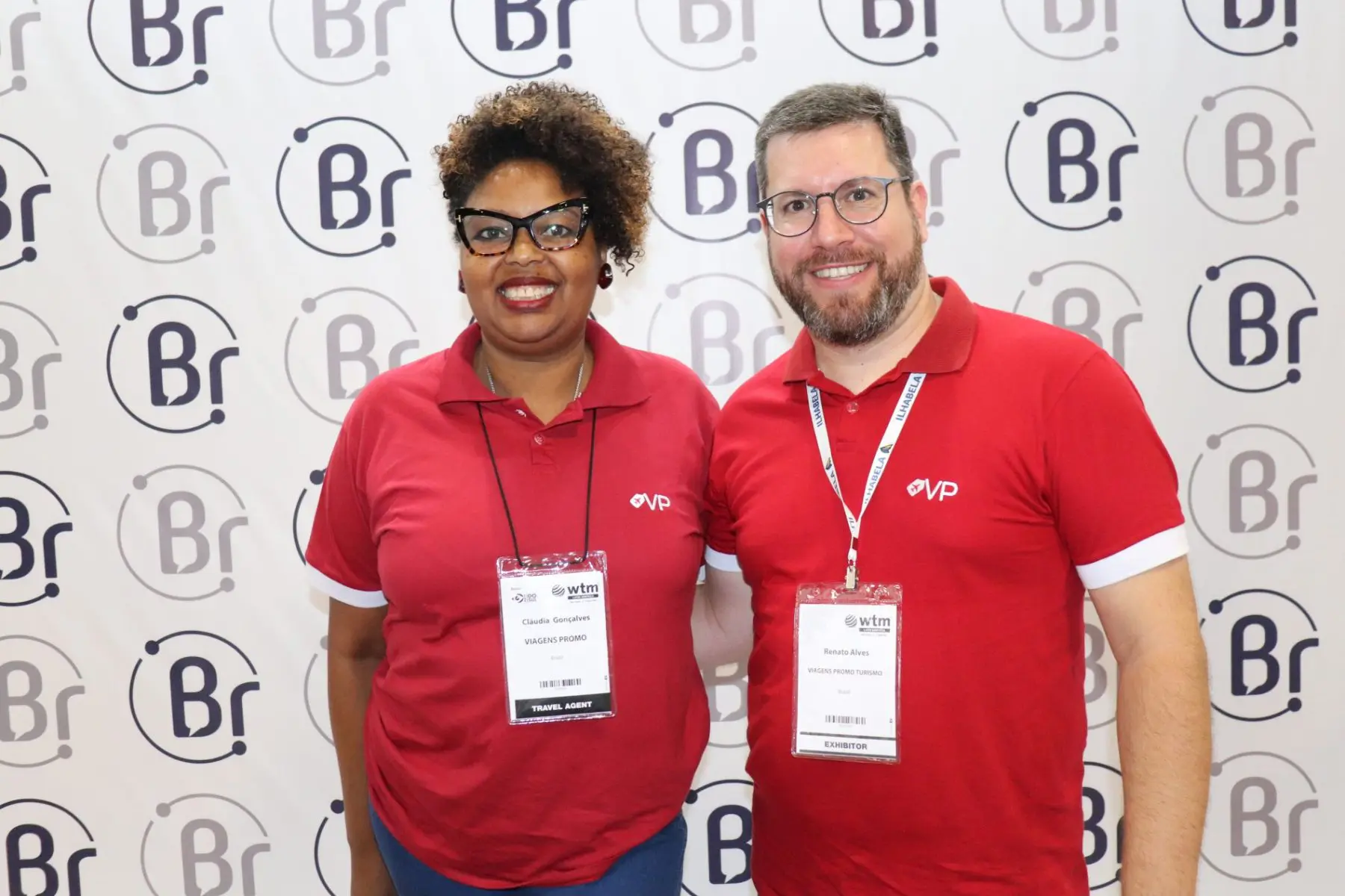 Cláudia Gonçalves, gerente do Departamento Marítimo e Renato Alves, diretor da ViagensPromo - Foto: Nadine Alves