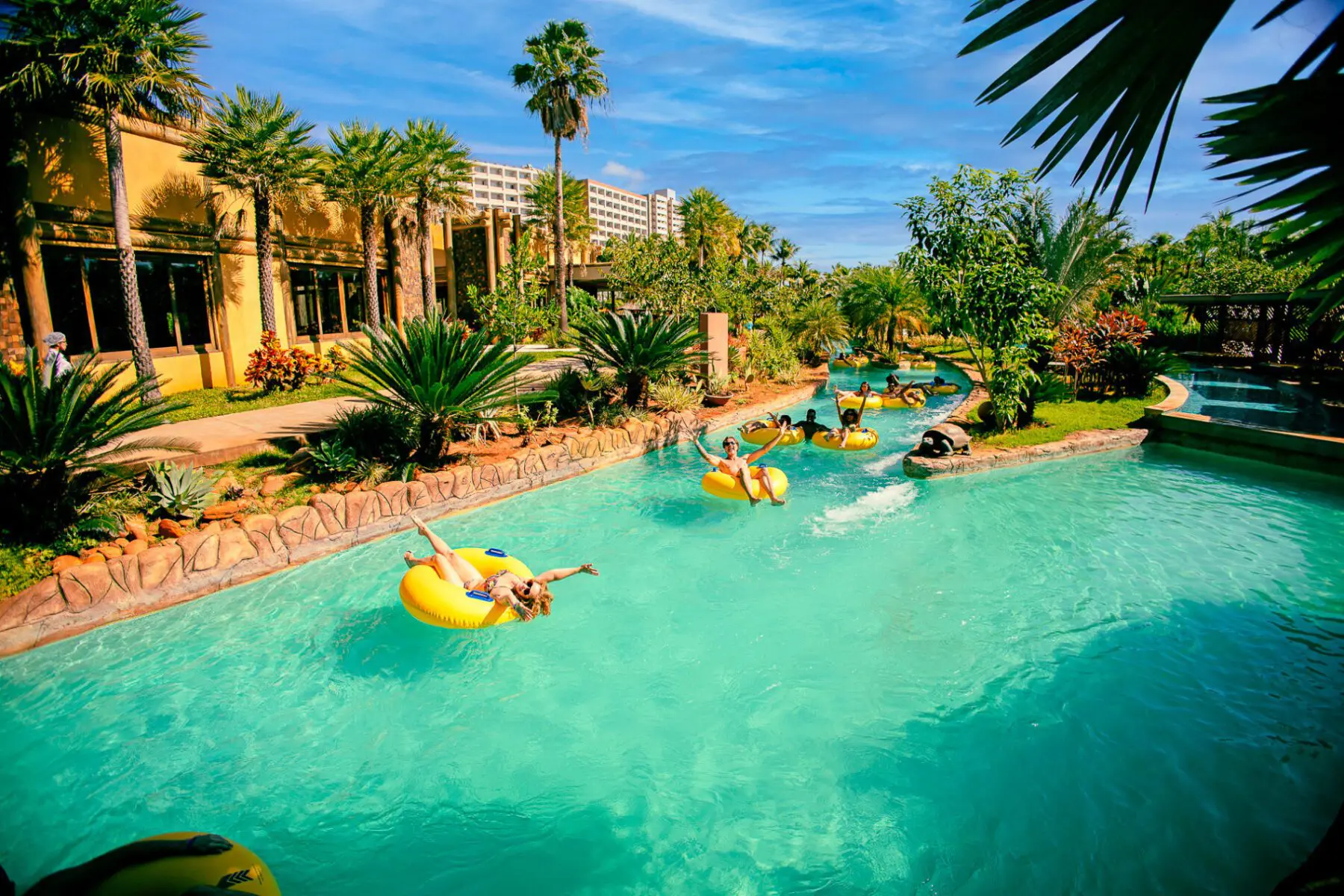 Hot Beach Parques & Resorts