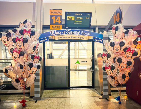 Pórtico do Walt Disney World para inaugurar o voo Recife-Orlando da Azul. Foto: Divulgação Pórtico do Walt Disney World para inaugurar o voo Recife-Orlando da Azul. Foto: Divulgação