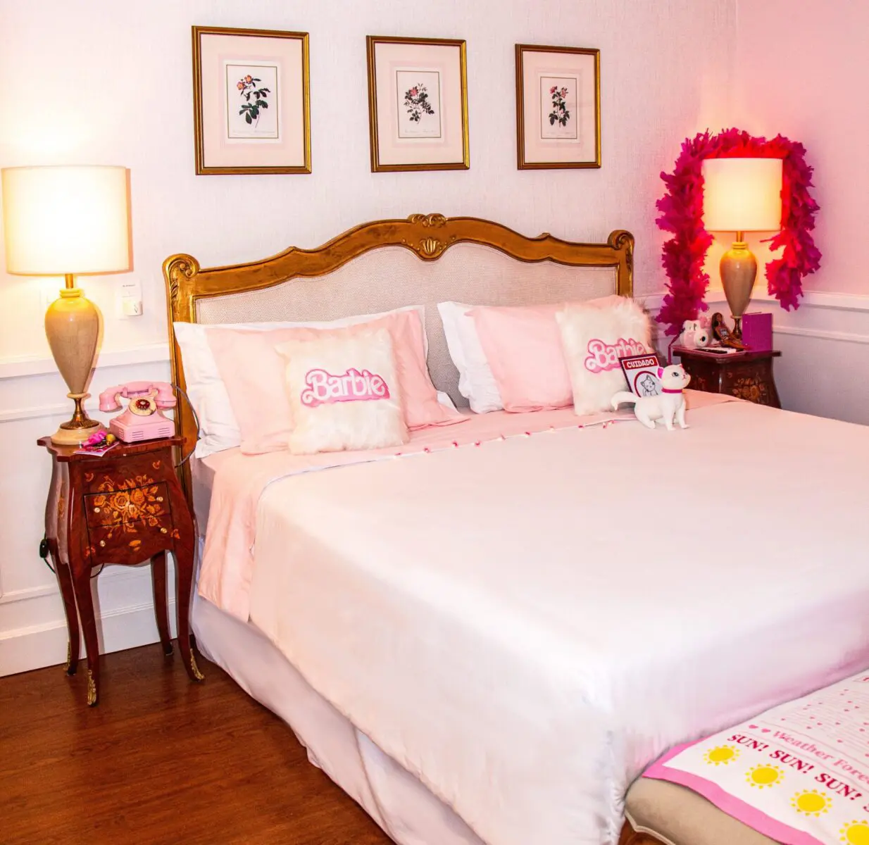 Suíte cor-de-rosa do Villa do Vale Boutique Hotel, inspirado no filme da Barbie. Foto: Gabrielli Melato Suíte cor-de-rosa do Villa do Vale Boutique Hotel, inspirado no filme da Barbie. Foto: Gabrielli Melato