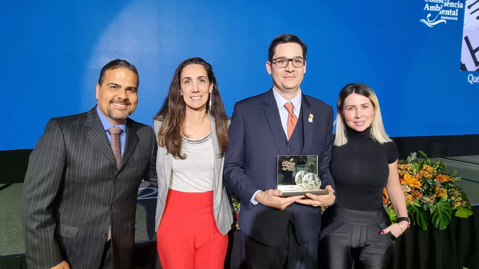 Savio, Ilka, Dalmo e Valquiria, na entrega do prêmio Consciência Ambiental / Immensití 2023. Foto: Divulgação Savio, Ilka, Dalmo e Valquiria, na entrega do prêmio Consciência Ambiental / Immensità 2023. Foto: Divulgação