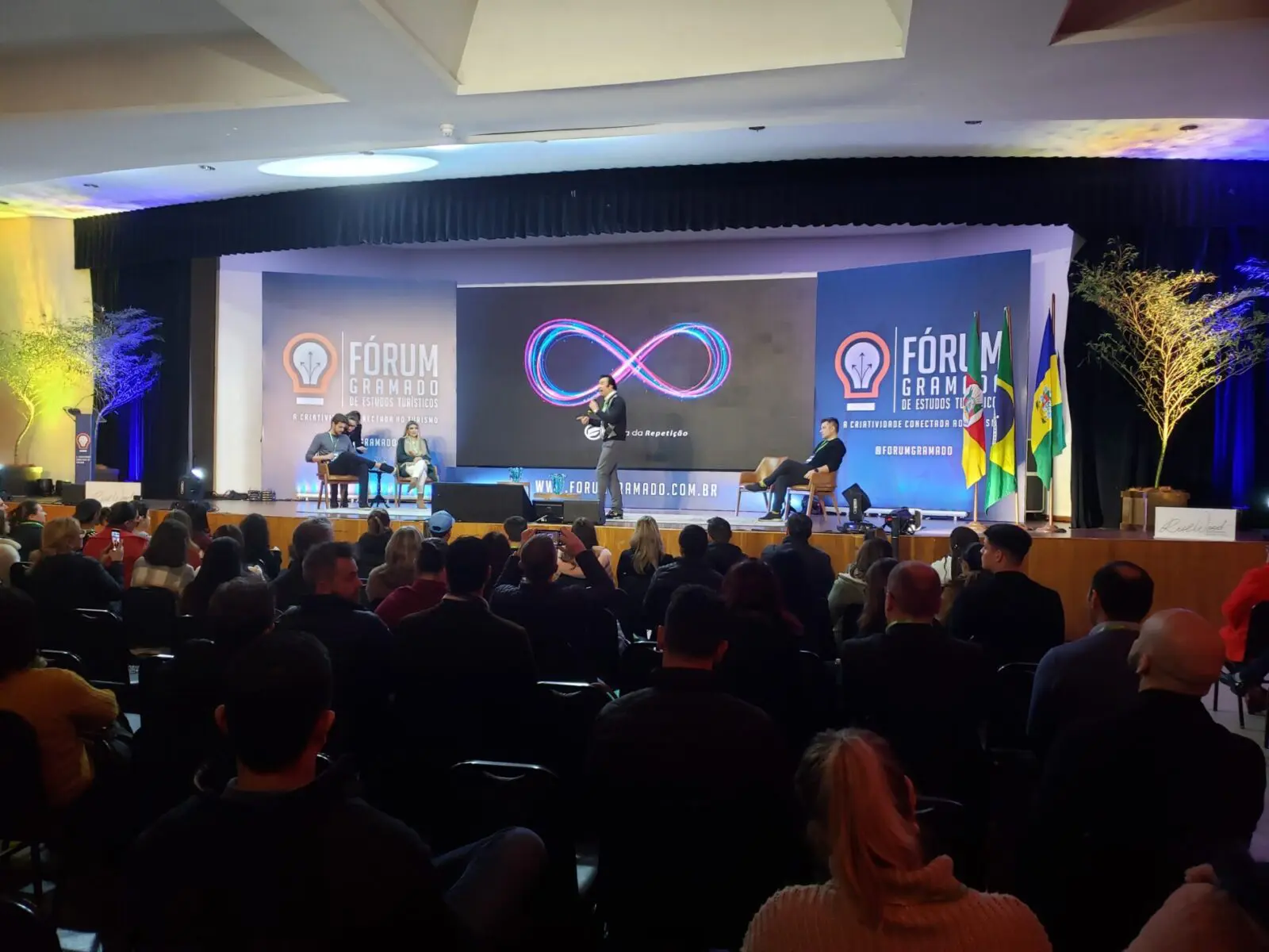 Fórum Gramado de Estudos Turísticos (Foto Adriano Frauches) (1) Fórum Gramado de Estudos Turísticos
