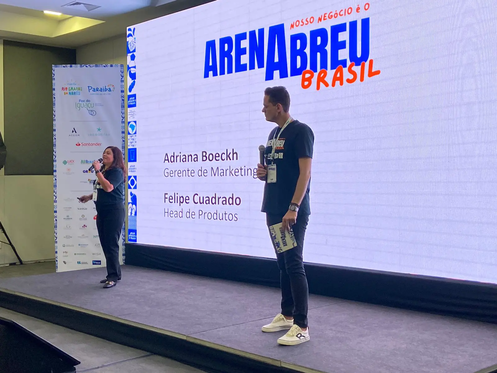 Adriana Boeckh, gerente de Marketing da Abreu, e Felipe Cuadrado, gerente de Produtos Brasil da Abreu