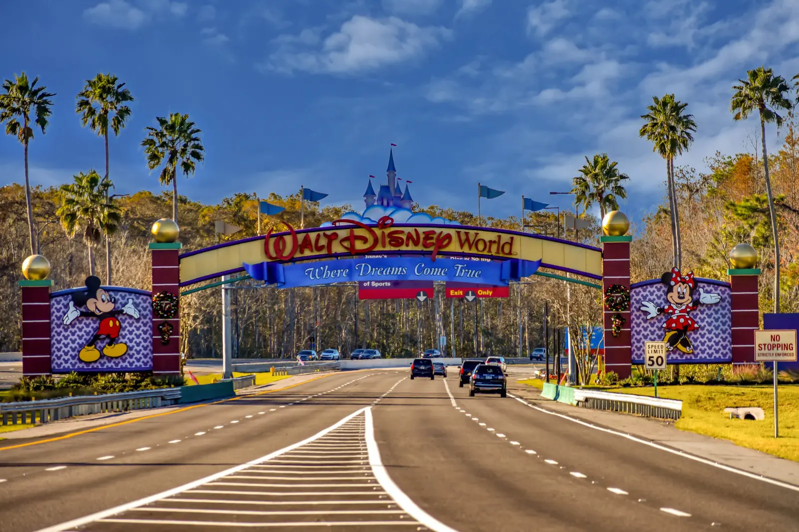 Campanha da CVC contempla descontos nos ingressos para os parques da Disney e também da Universal. Foto: Shutterstock Campanha da CVC contempla descontos nos ingressos para os parques da Disney e também da Universal. Foto: Shutterstock