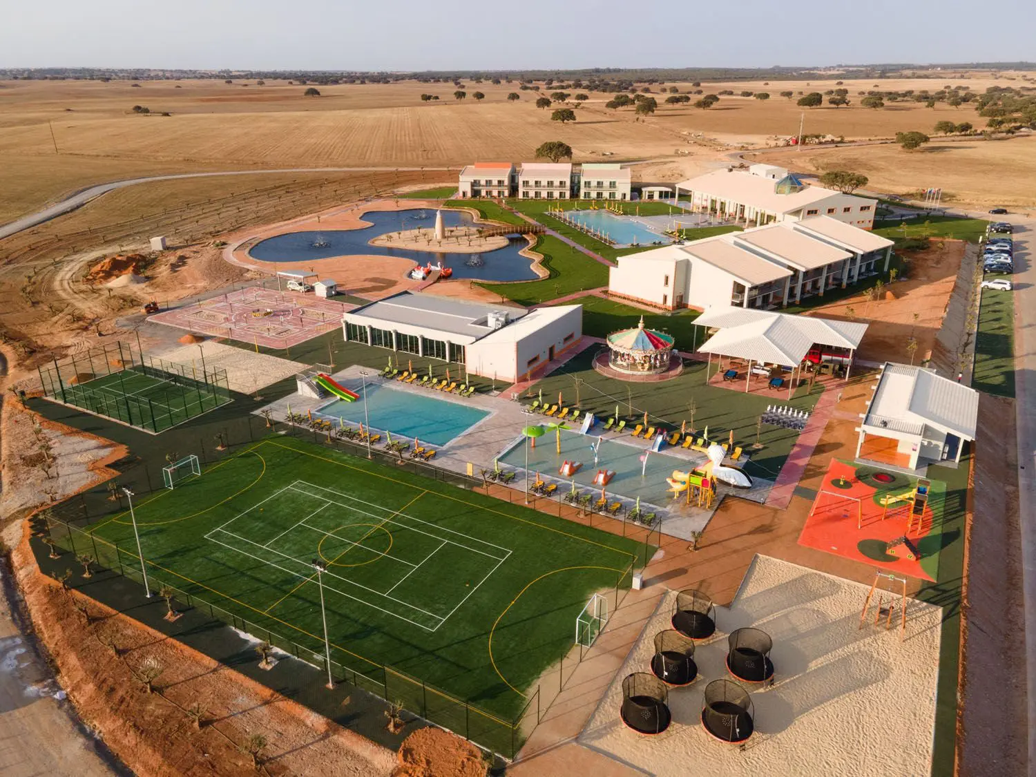 Os adultos só podem entrar no Vila Galé Nep Kids acompanhados por crianças. Foto: Divulgação Os adultos só podem entrar no Vila Galé Nep Kids acompanhados por crianças. Foto: Divulgação