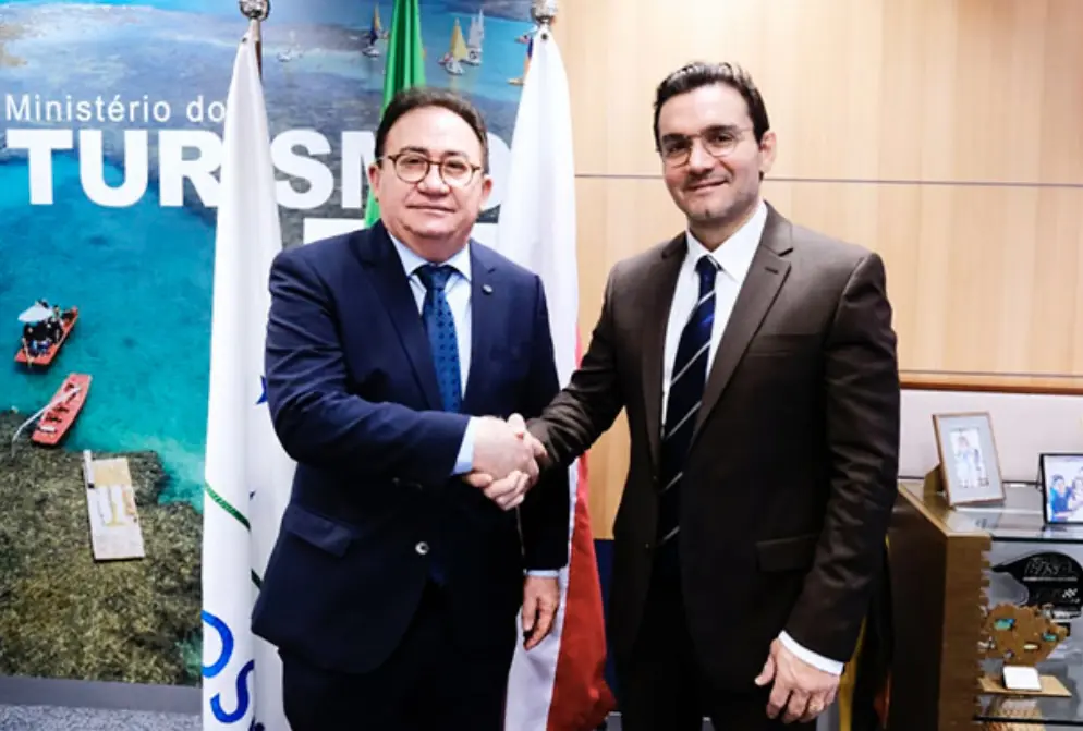 Manoel Linhares, presidente da Abih Nacional, e Celso Sabino, ministro do Turismo. Foto: Divulgação