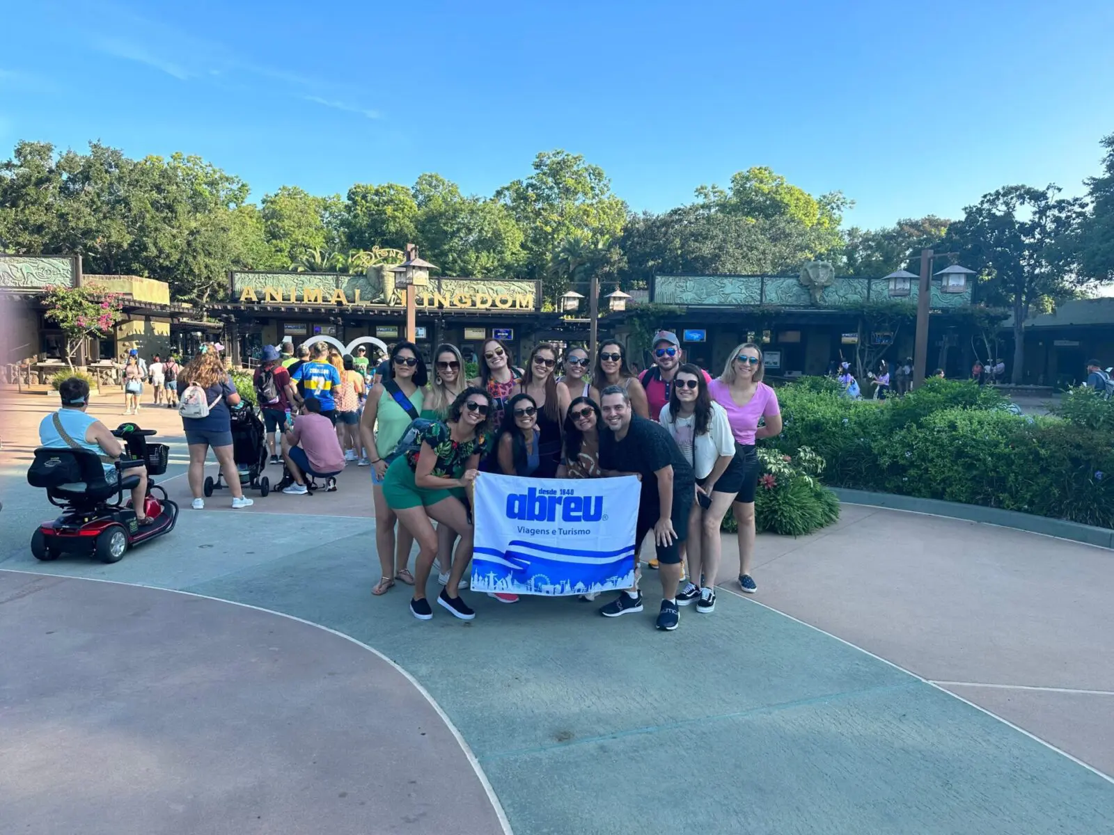Equipe da abreu no parque Animal Kingdom. - Foto: Divulgação