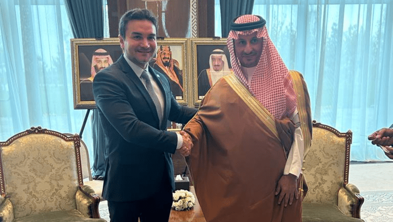 Ministros do Turismo do Brasil, Celso Sabino, e da Arábia Saudita, Ahmed Al-Khateeb. Foto: MTur