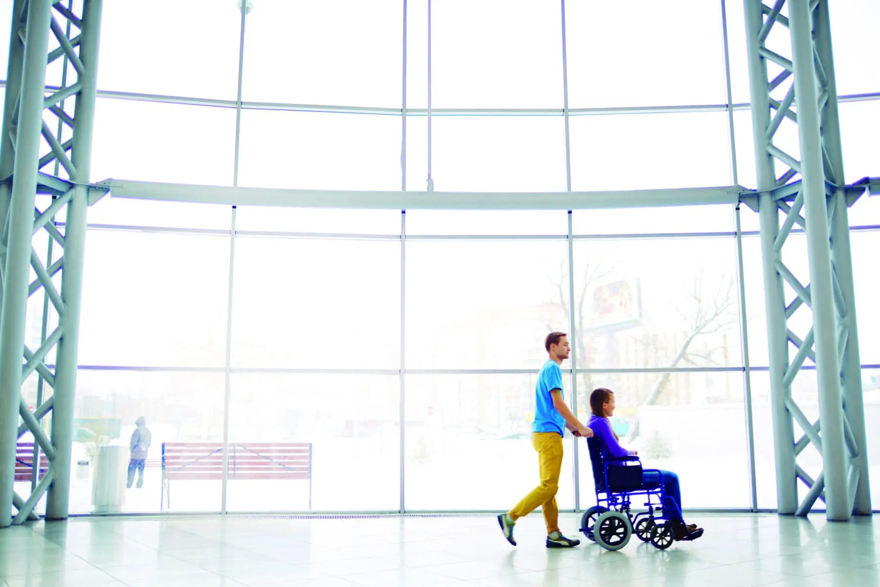 Helping handicapped girlfriend Acessibilidade PL