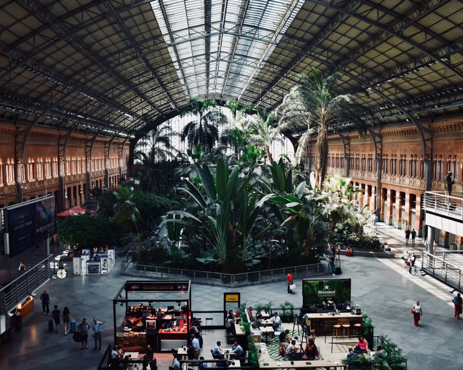 Estação Porta de Atocha, em Madri. Foto: Unsplash