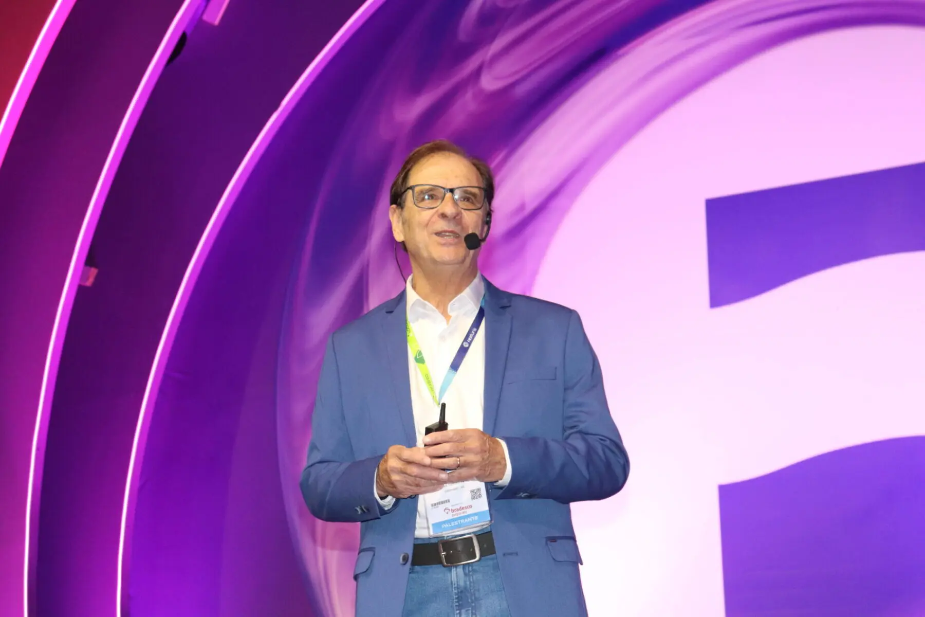 Luiz Fernando Reginato, escritor e mestre em sociologia, no Meeting Festuris. Foto: Kamilla Alves Luiz Fernando Reginato, escritor e mestre em sociologia, no Meeting Festuris. Foto: Kamilla Alves