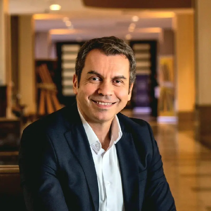 Nilton Cambé, Multi-Property General Manager para os hotéis Courtyard by Marriott (RJ) e Residence Inn by Marriott (RJ). Foto: Reprodução/Linkedin Nilton Cambé, Multi-Property General Manager para os hotéis Courtyard by Marriott (RJ) e Residence Inn by Marriott (RJ). Foto: Reprodução/Linkedin