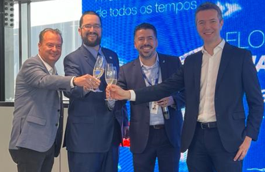 Evandro Neiva, secretário de Turismo de Santa Catarina; Juliano Froehner, secretário de Articulação Internacional do Governo de Santa Catarina; Raphael de Lucca, country manager da Copa Airlines no Brasil; e Ricardo Gesse, CEO Zurich Airport Brasil, em evento de anúncio da operação em Florianópolis. Foto: Divulgação Copa Airlines, novos destinos: Florianópolis, Tulum e Raleigh-Durham