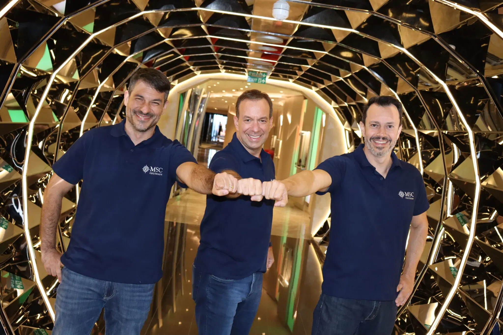 Ignacio Palacios, Adrian Ursilli e Eduardo Simíµes a bordo do MSC Seascape, estimam melhores condiçíµes de comissionamento para os agentes Ignacio Palacios, Adrian Ursilli e Eduardo Simões a bordo do MSC Seascape, estimam melhores condições de comissionamento para os agentes