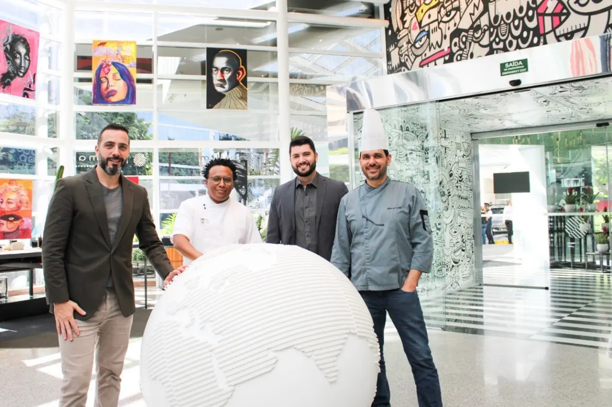 Da esquerda para direita Ronei Borba, Fabiano Borges, Rodrigo Cavalcante e Willian Carvalho, representantes da equipe dos hotéis Pullman Vila Olímpia e Grand Mercure Vila Olímpia accor resíduos