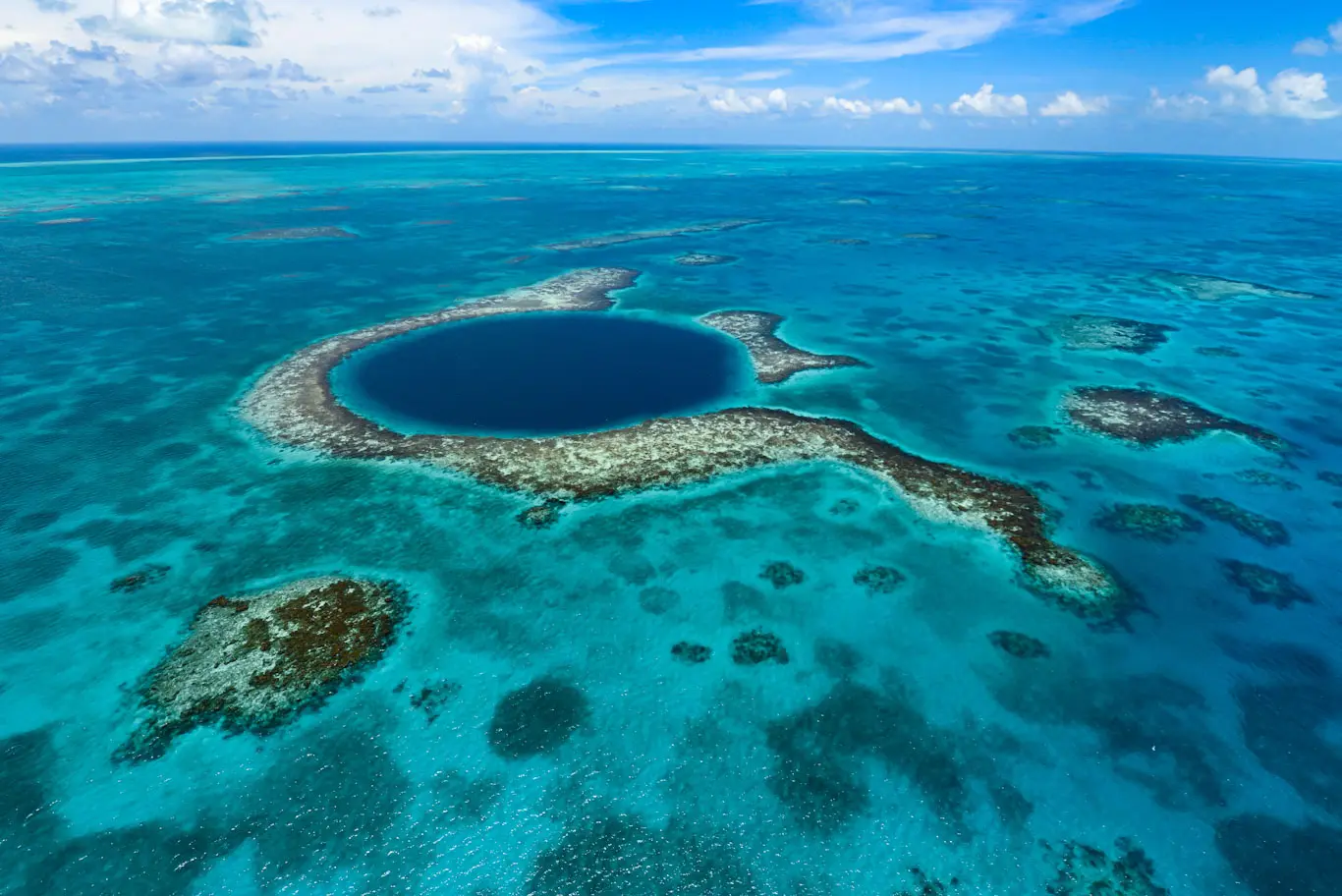 Blue hole Belize World Travel Awards 2024