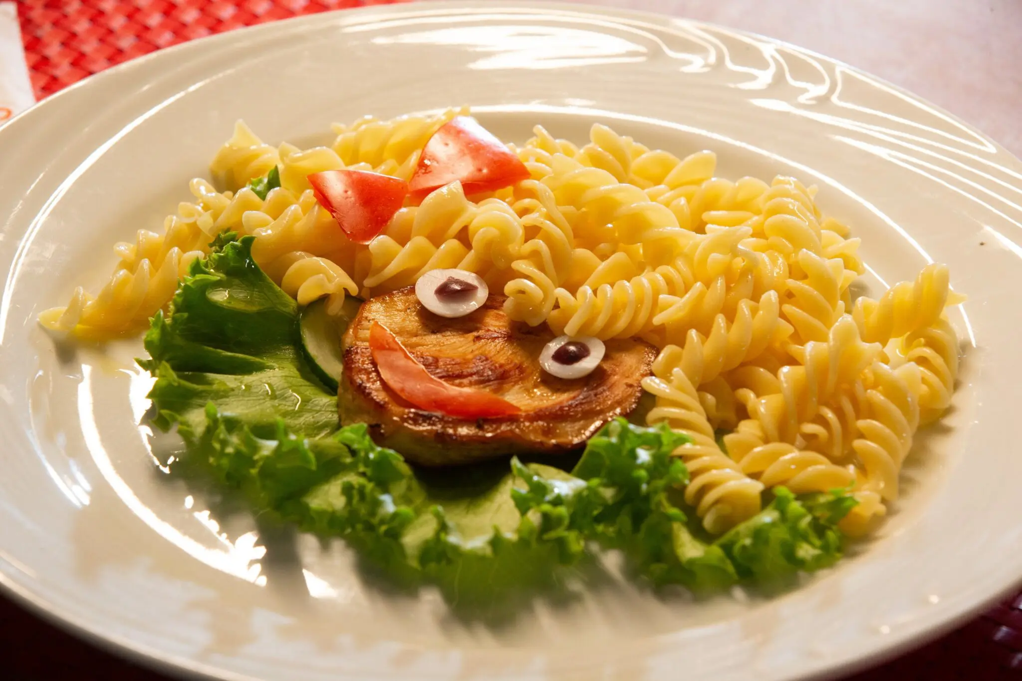 Pratos adaptados facilitam a alimentação de crianças com autismo2.jpg Cana Brava Acessibilidade