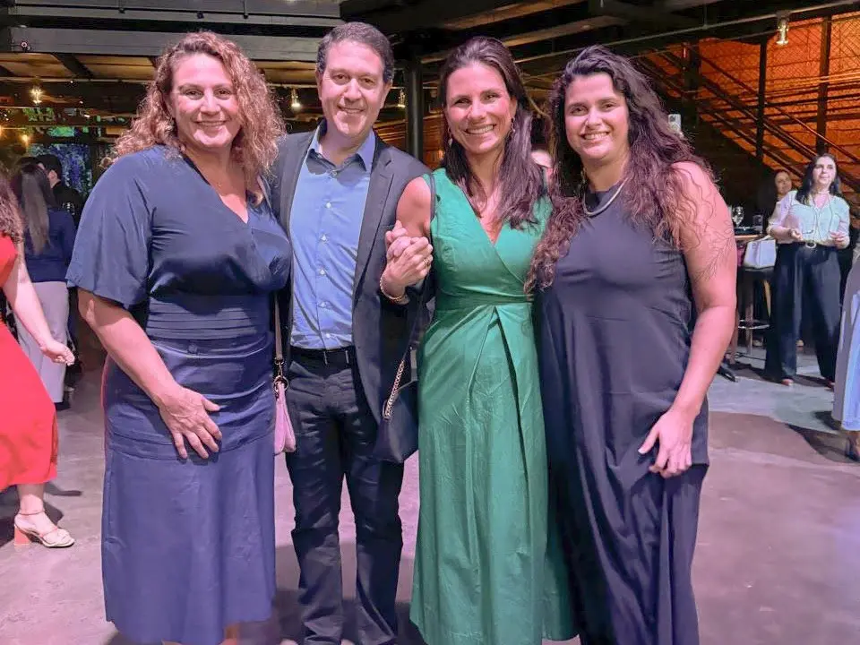 Carlise Bianchi do Grupo Brocker, Daniel Bicudo da Azul Linhas Aéreas, Adriane Brocker Boeira Guimarães do Grupo Brocker e Giulliana Mesquita da Azul Viagens Foto: Divulgação azul viagens serra gaúcha voos