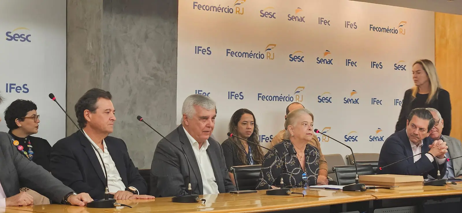 Da esquerda para a direita: José Domingo Bouzon, presidente da ABIH-RJ; Alfredo Lopes, presidente do HotéisRIO; Adriana Homem de Carvalho e Otavio Leite, assessores da presidência da Fecomércio-RJ. Foto: Divulgação segurança orla