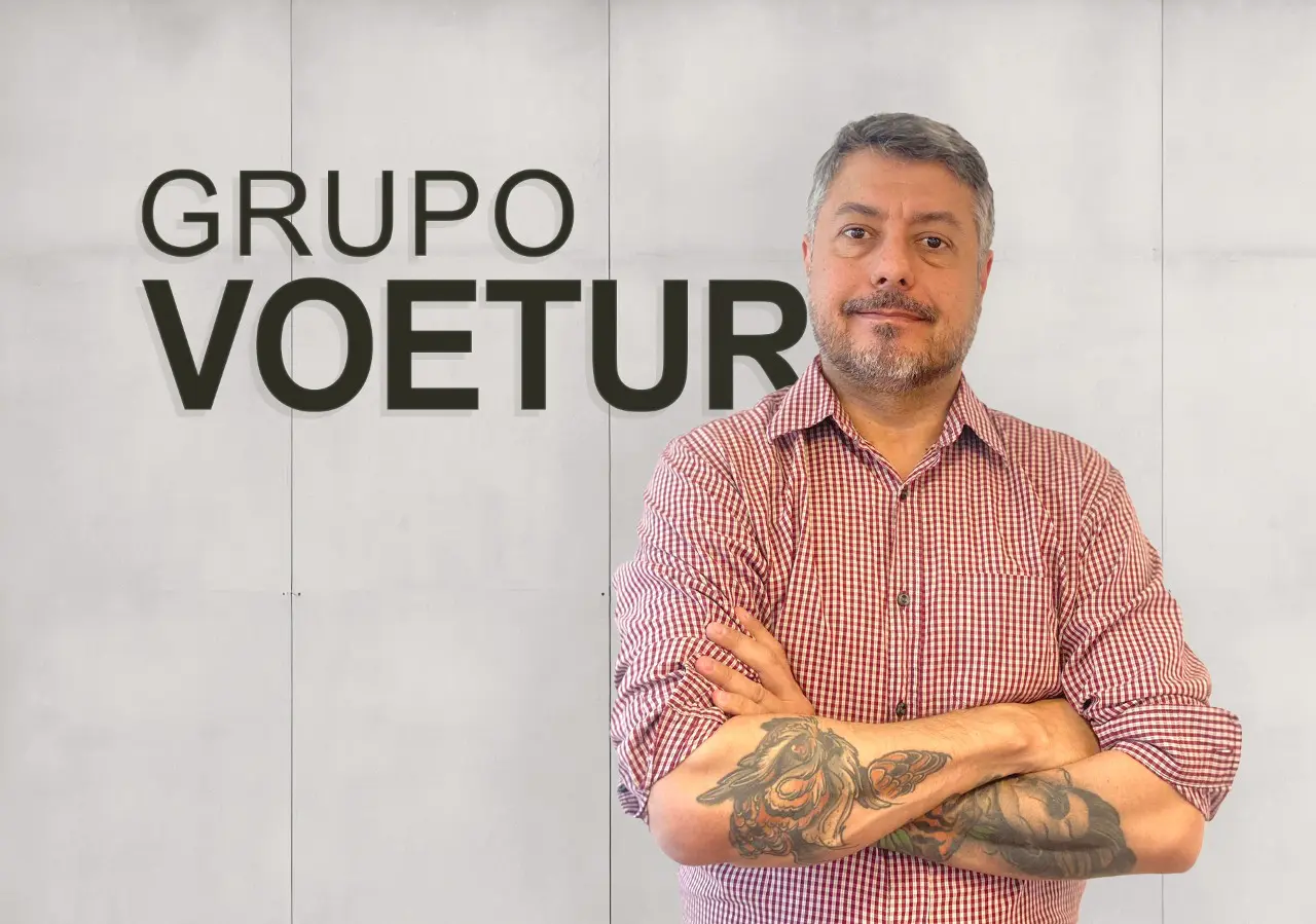 FOTO-DIRETOR-GRUPO-VOETUR