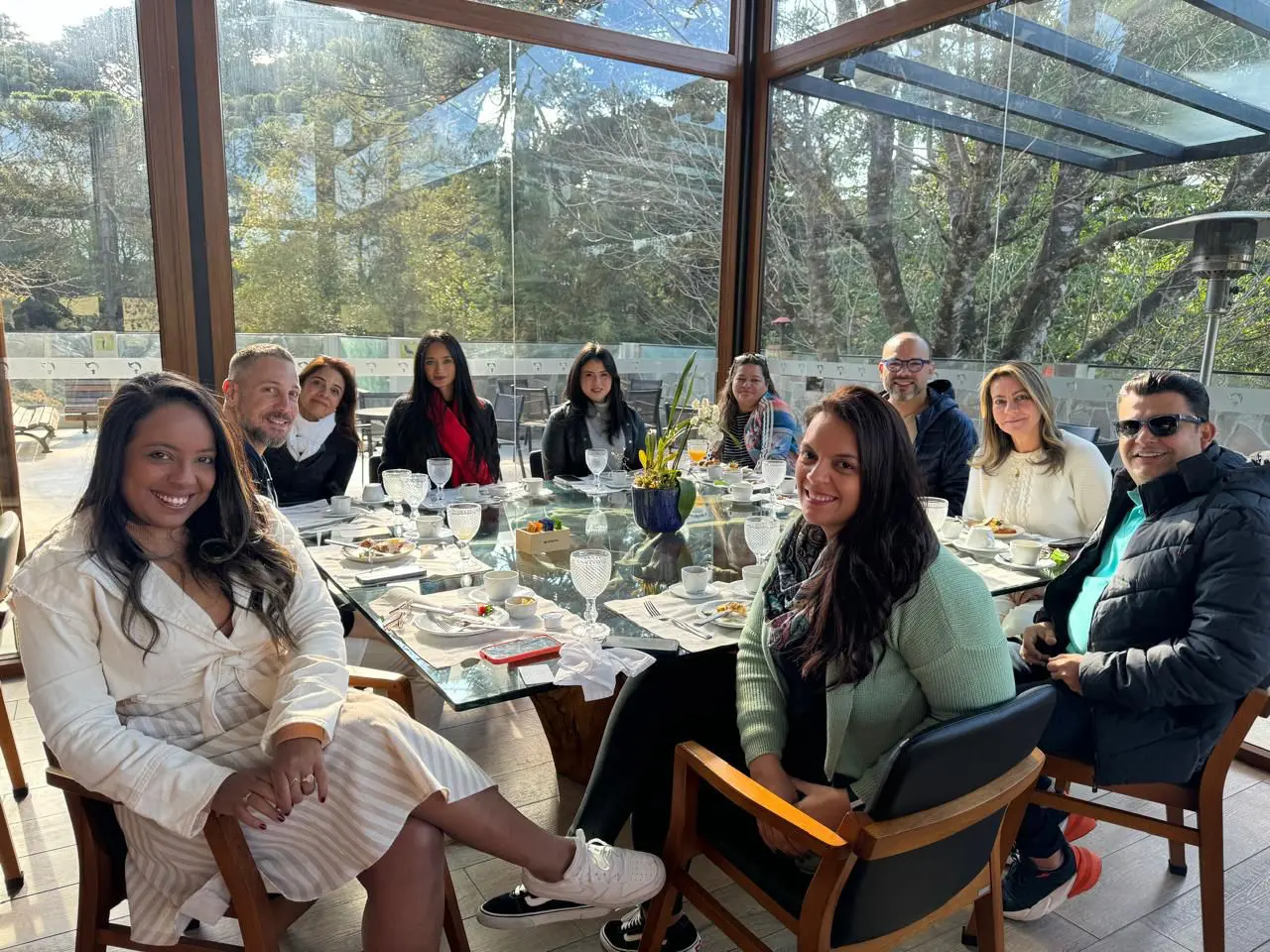 Famtour Campos do Jordão_ Bruna Lopreiato (gerente de vendas Interep) e Murilo Moura (correspondente Interep) com grupo de agentes (5) interep