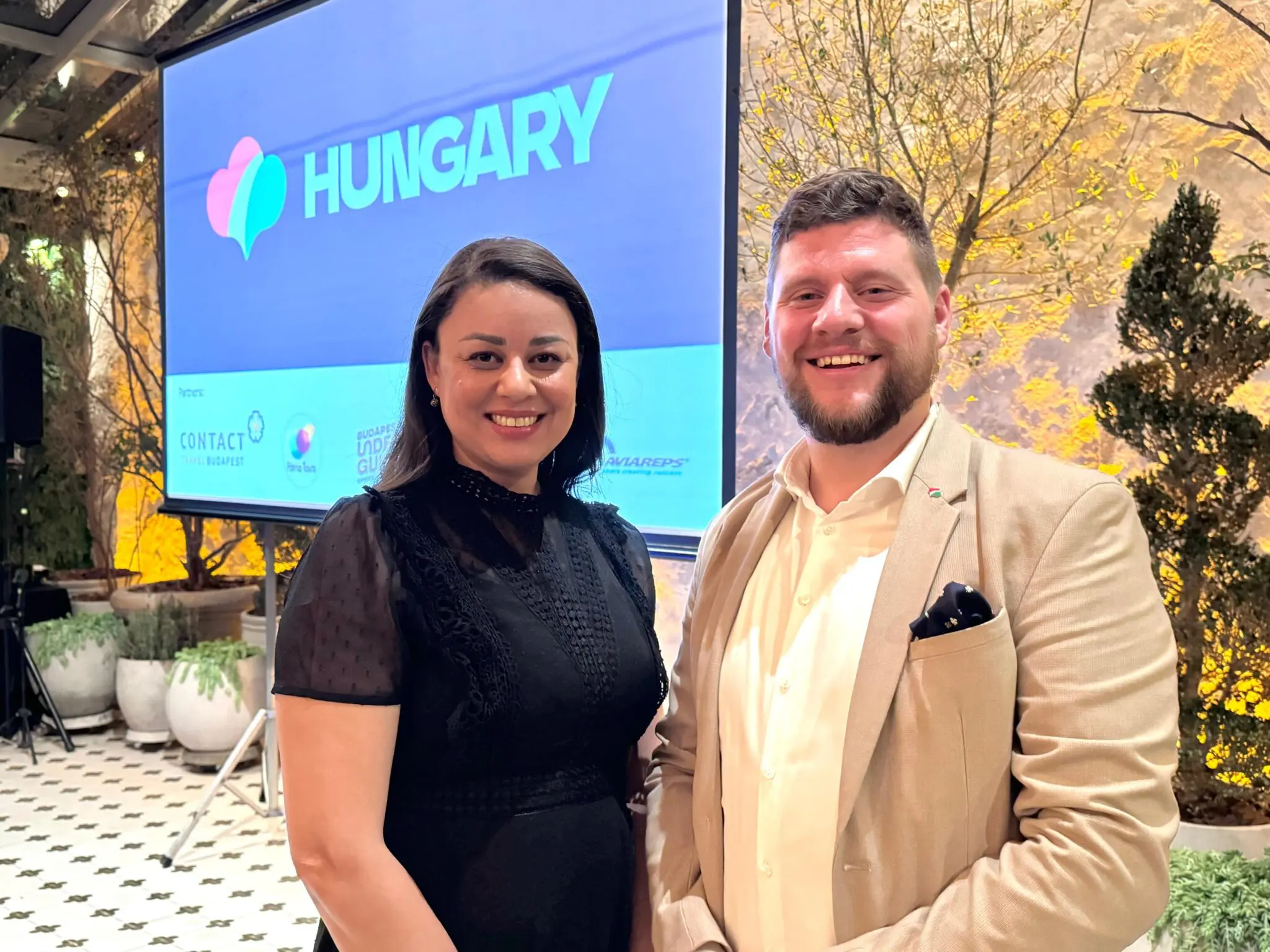 Ingrid Facchinette, representante da Hungria por meio da Aviareps, e Ivan Ljubinkovic, da Hungria