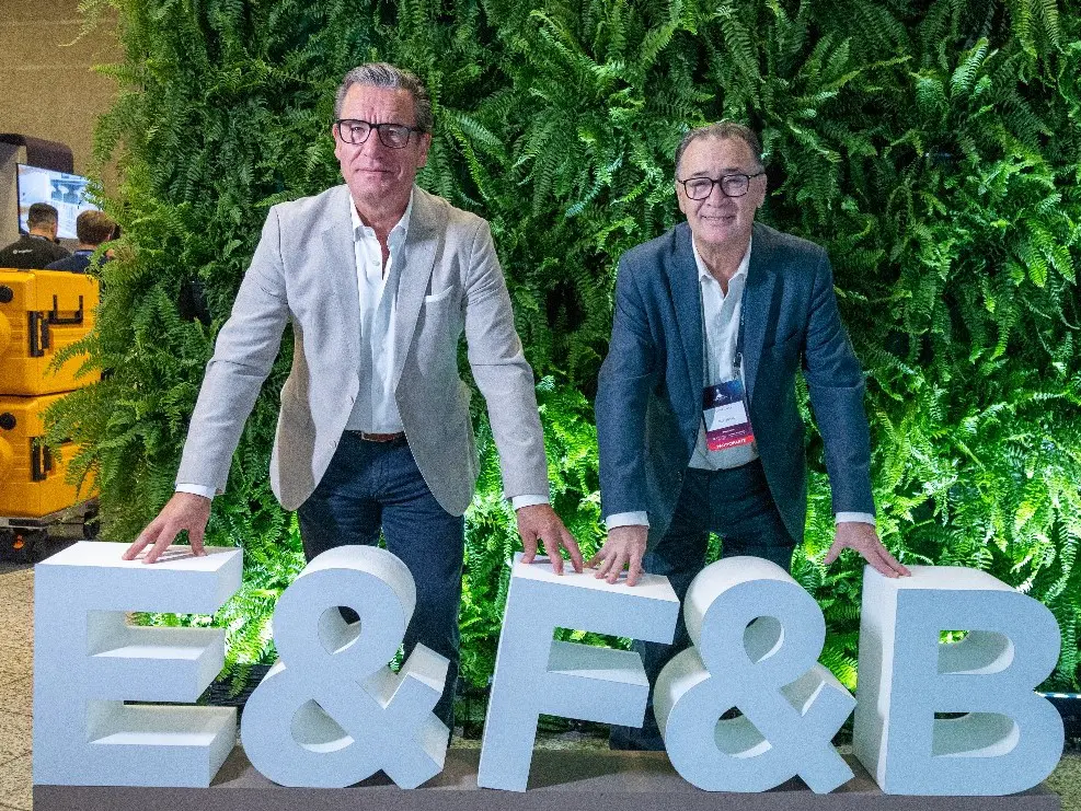 Thomas Dubaere, CEO da Accor Américas e Olivier Hick, COO da Accor Brasil, ambos na divisão Premium, Midscale & Economy durante o evento (Foto: Divulção)