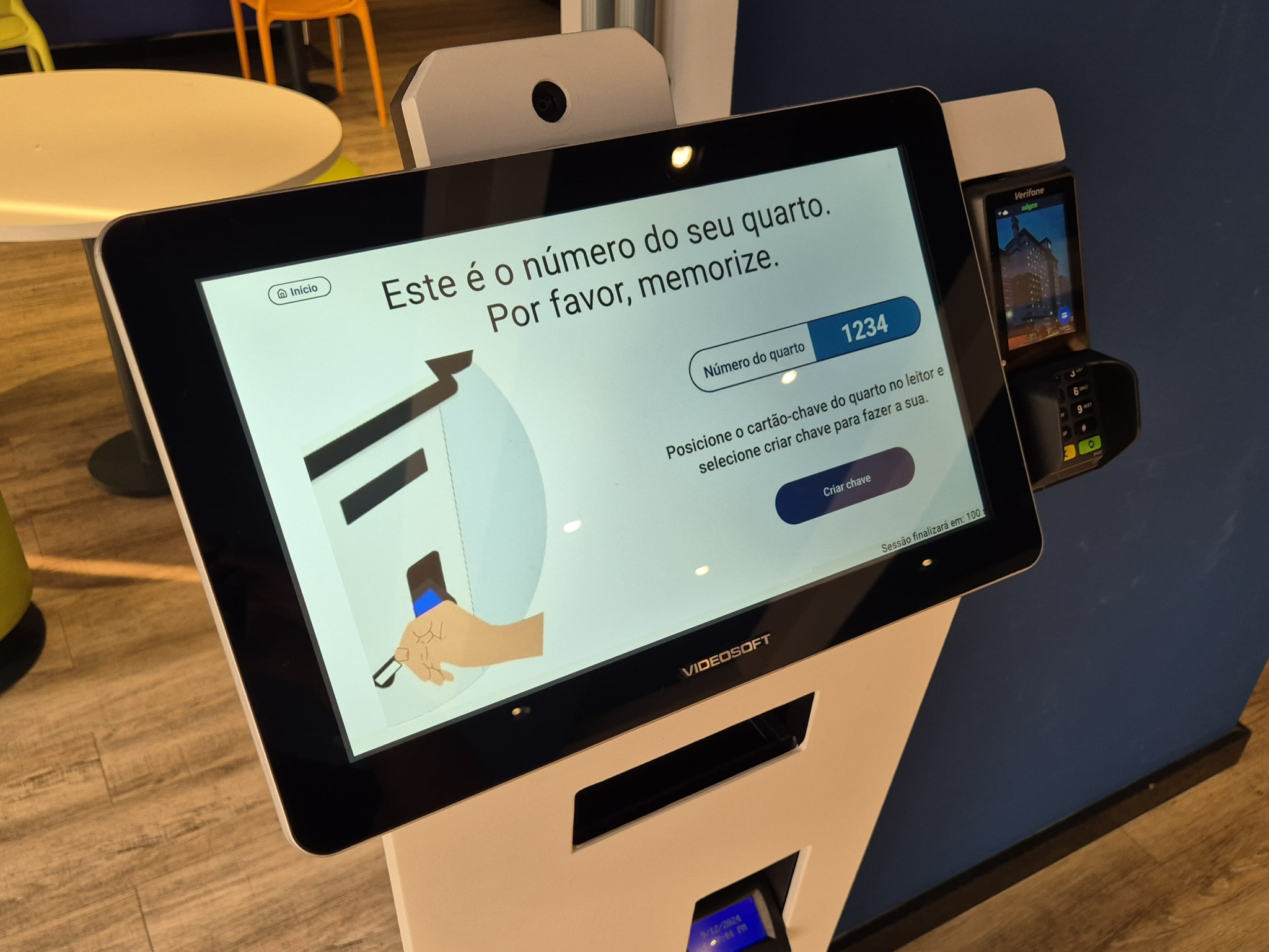 Totem de autoatendimento para check-in. Foto: Divulgação atrio totem autoatendimento