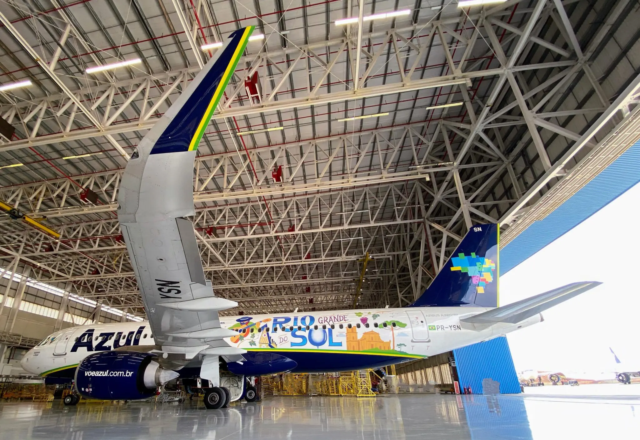 Aeronave Azul com pintura especial do Rio Grande do Sul. Foto: Divulgação Aeronave Azul com pintura especial do Rio Grande do Sul. Foto: Divulgação