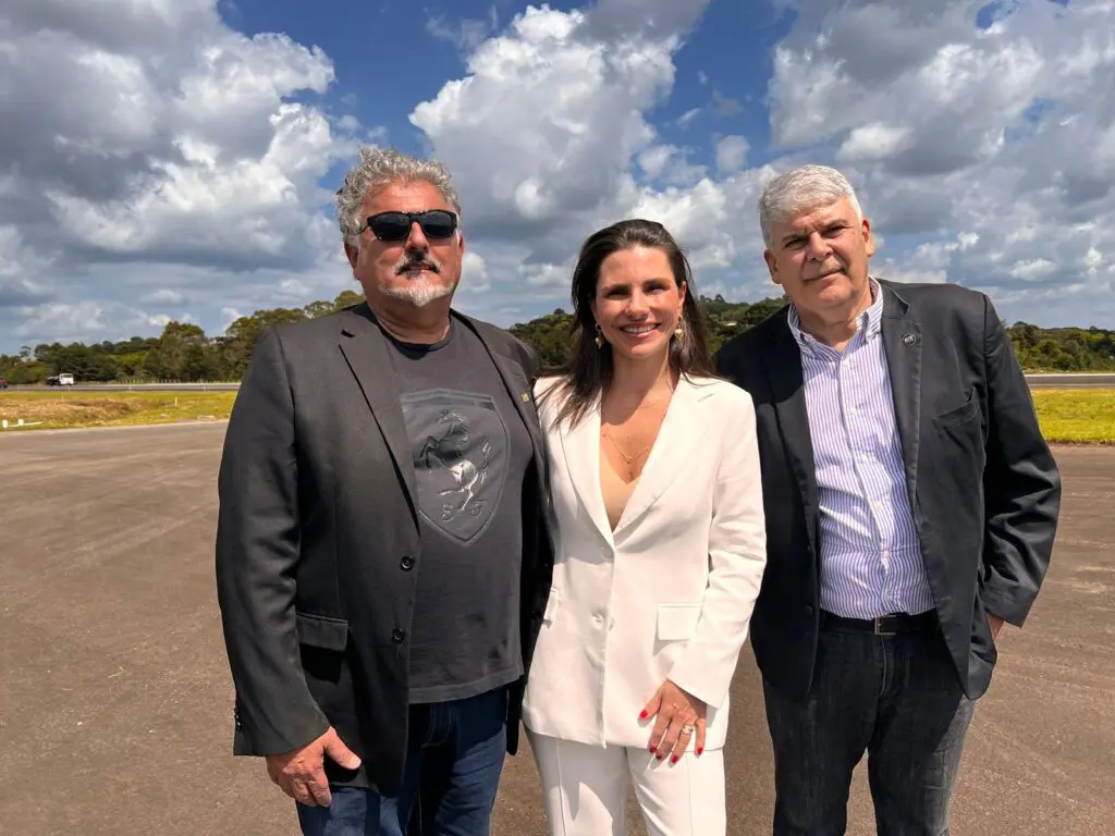 Odone-Bizz-Adriane-Brocker-e-o-presidente-da-Infraero-Rogerio-Barzellay-1024x768 Aeroporto de Canela