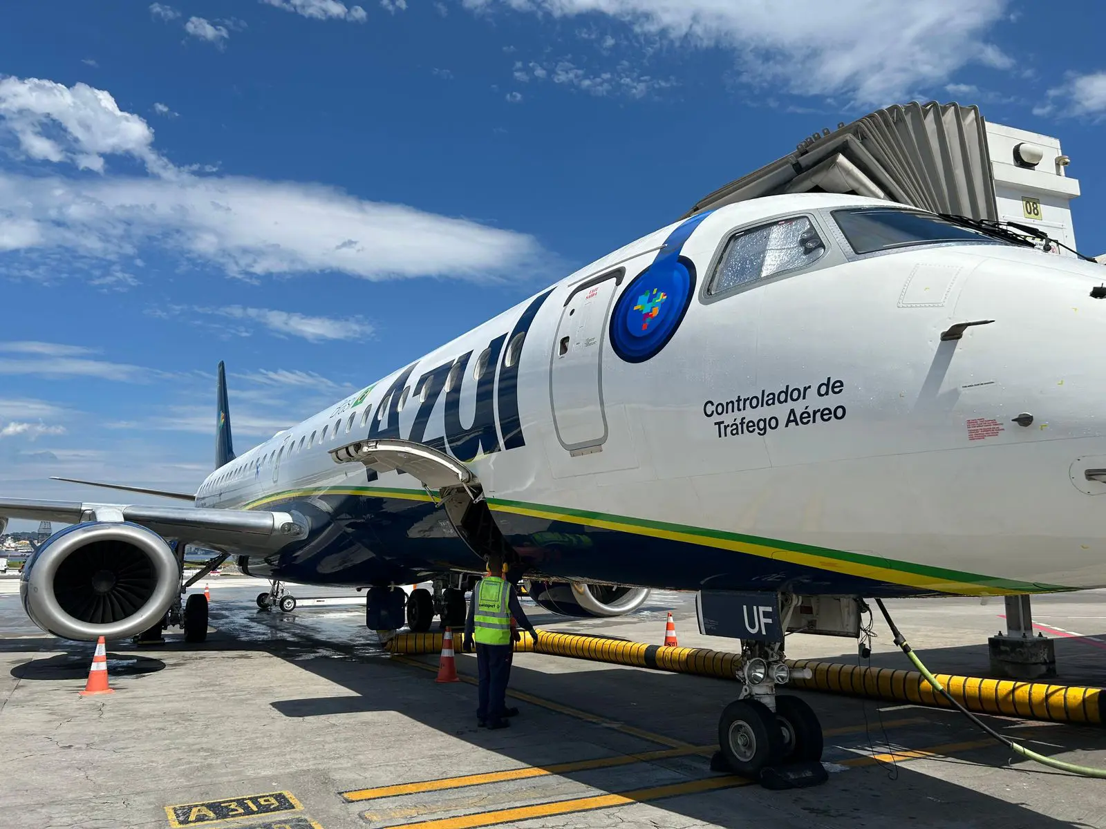 20.12.24 - homenagem azul controladores_acervo azul (1) Azul