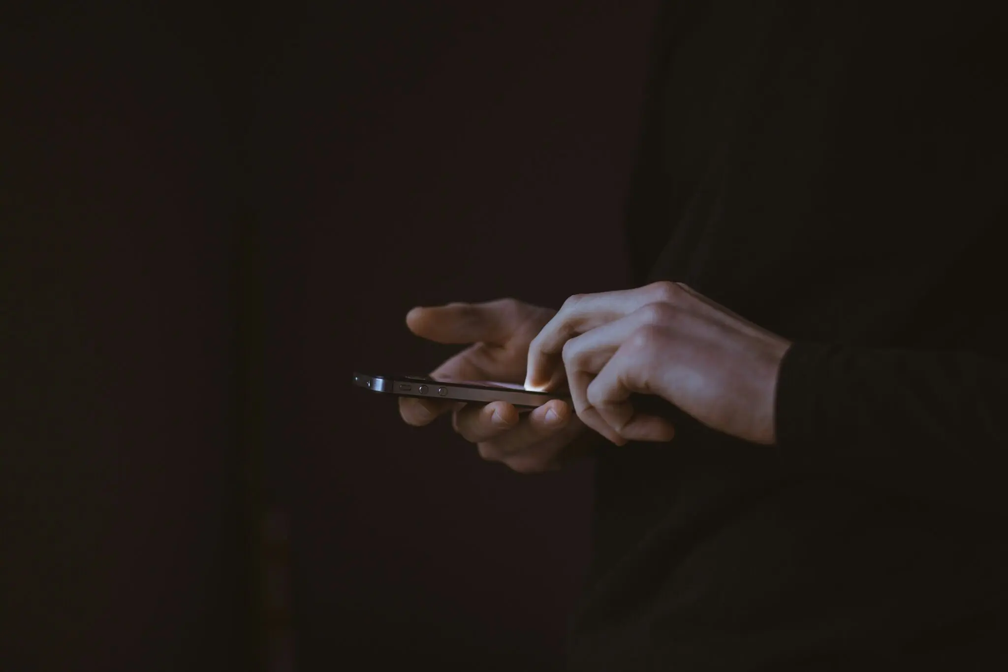 gilles-lambert-pb_lF8VWaPU-unsplash silêncio