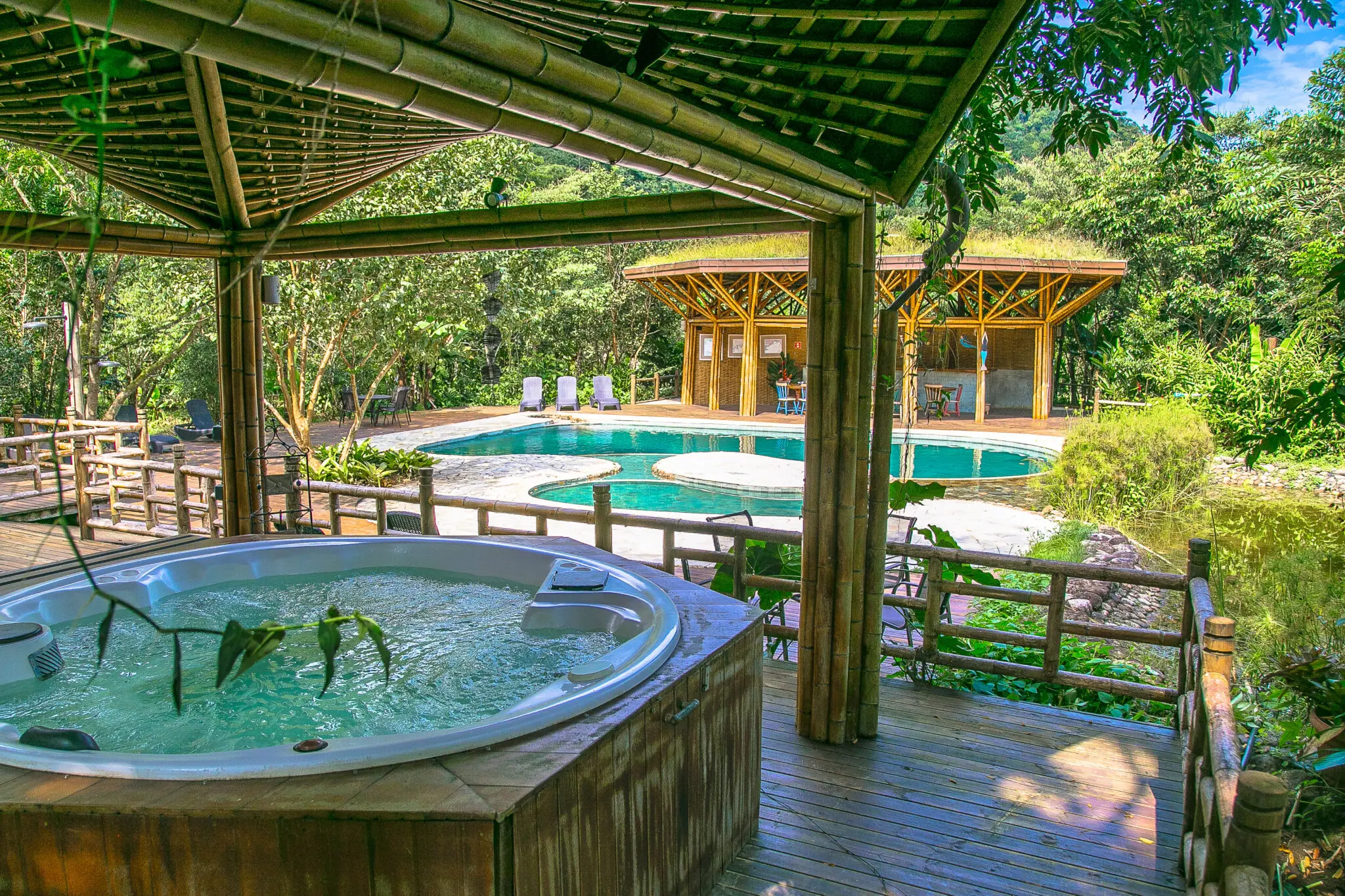 jacuzzi Ecolodge em Ubatuba promove turismo regenerativo e preservação da Mata Atlântica