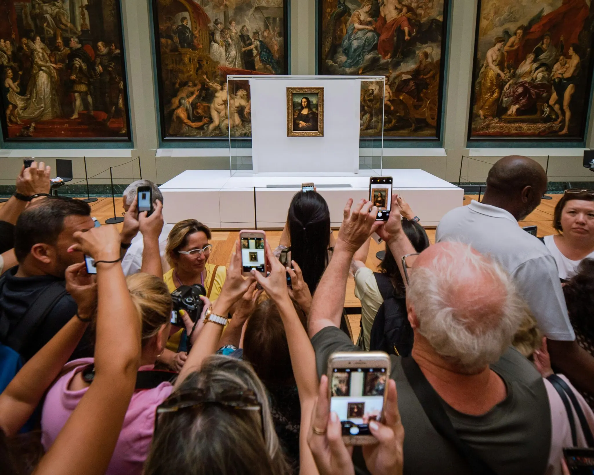 mika-baumeister-3KBlVVWwA18-unsplash Mona Lisa Louvre
