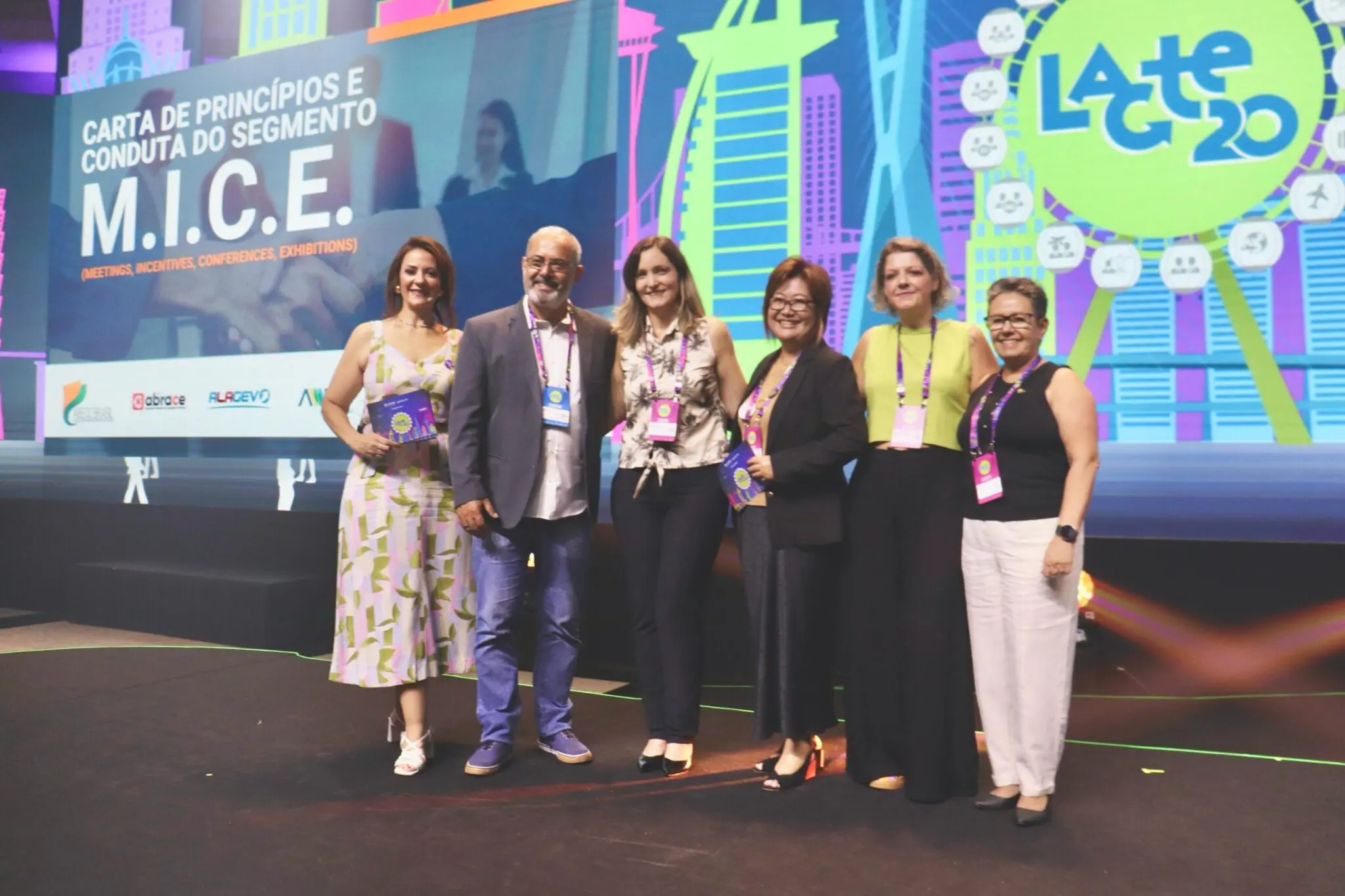 Representantes das entidades do segmento Mice oficializaram o lançamento da Carta de Conduta e Princípios (Foto: Geovana Fraga/Brasilturis) Representantes das entidades do segmento Mice oficializaram o lançamento da Carta de Conduta e Princípios (Foto: Geovana Fraga/Brasilturis)