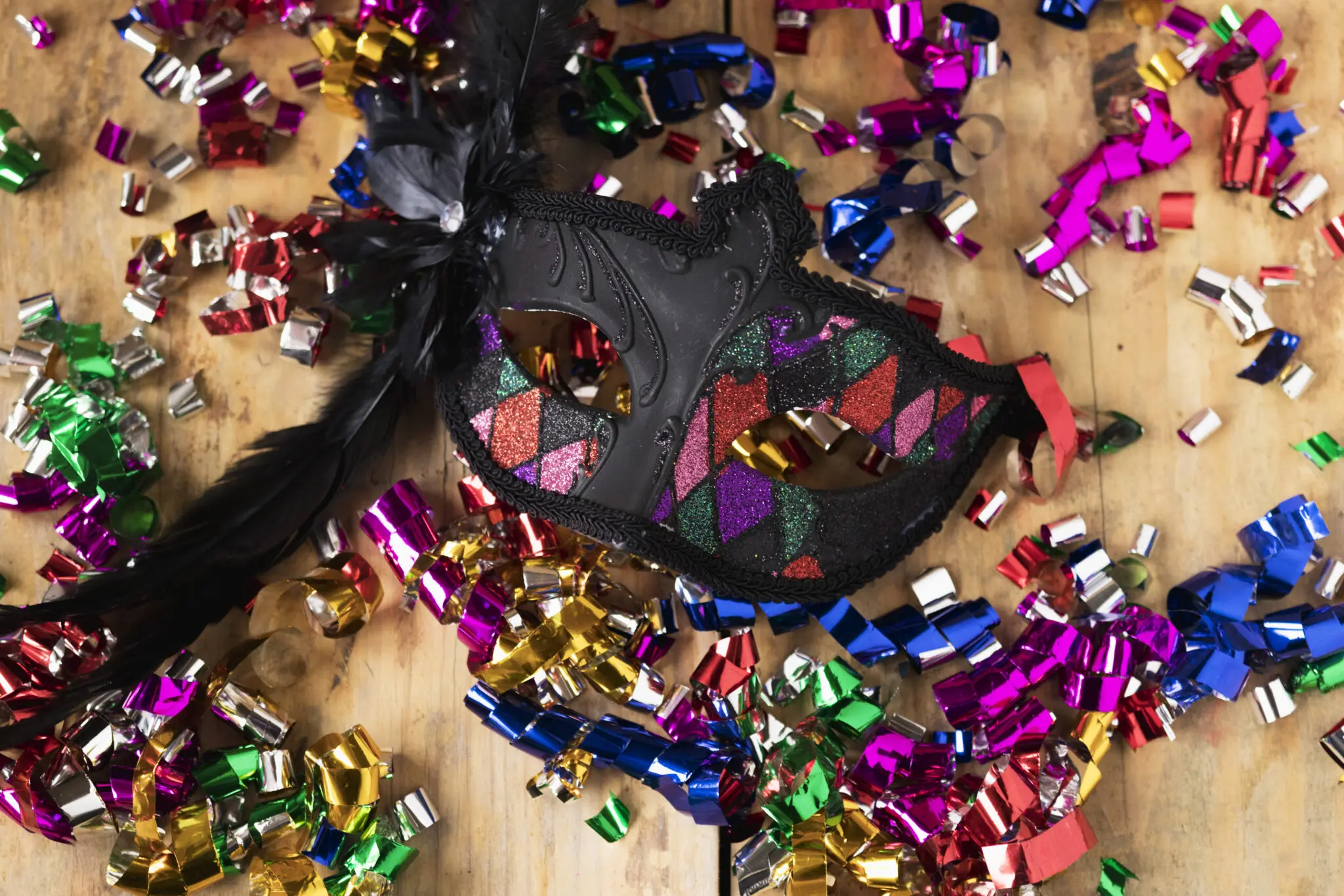 black-mask-confetti carnaval