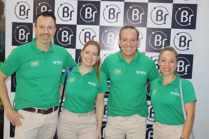 Eduardo Simões, Fernanda Zebral, Adrian Ursilli e Livia Pacheco. Crédito: Felipe Lima/Brasilturis Eduardo Simões, Fernanda Zebral, Adrian Ursilli e Livia Pacheco. Crédito: Felipe Lima/Brasilturis