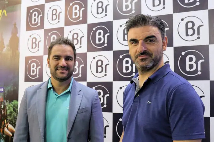 Iberostar João Abegão e Nick Balzan, representantes da Iberostar. Crédito: Maurício Herschander/ Brasilturis
