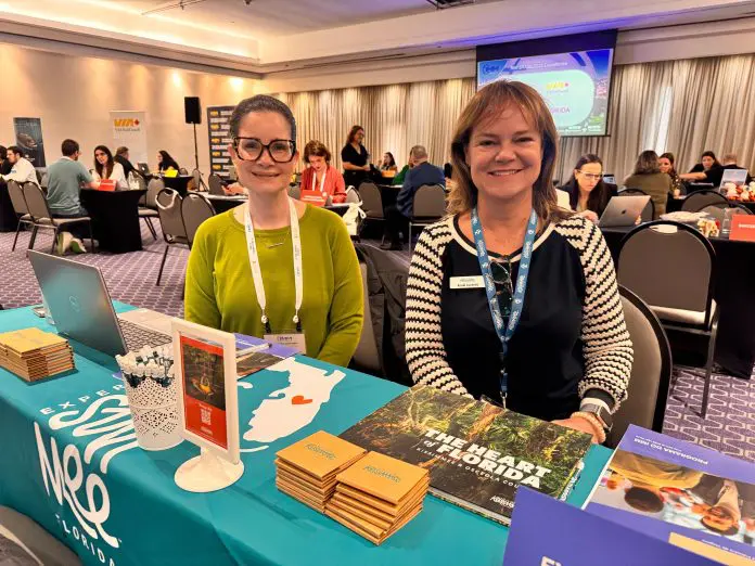 Juliana Leveroni e Anadi Luchetti, ambas do Experience Kissimmee (Foto: Felipe Lima/Brasilturis)