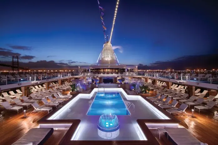 OC_O_Pool Deck.jpg_2025-03-17_01-15-21 Deck da piscina - Oceania Cruises. Crédito: Divulgação