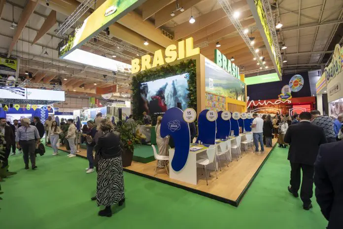 As feiras internacionais de turismo são importantes na promoção dos destinos brasileiros no exterior. Crédito: Renato Vaz/ Embratur
