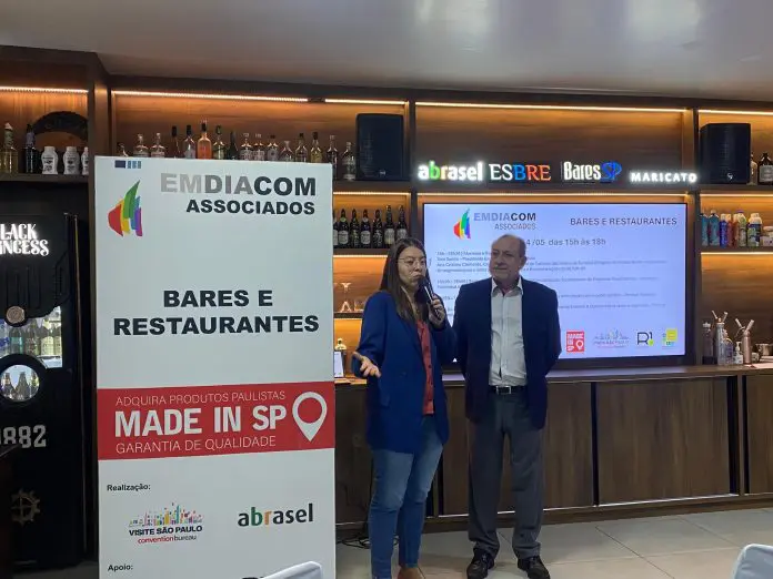 WhatsApp Image 2025-05-14 at 20.00.25 Toni Sando, presidente do Visit São Paulo, ao lado de Ana Cristina Clemente, coordenadora Estadual de Turismo da Setur-SP. Crédito: Maurício Herschander/ Brasilturis